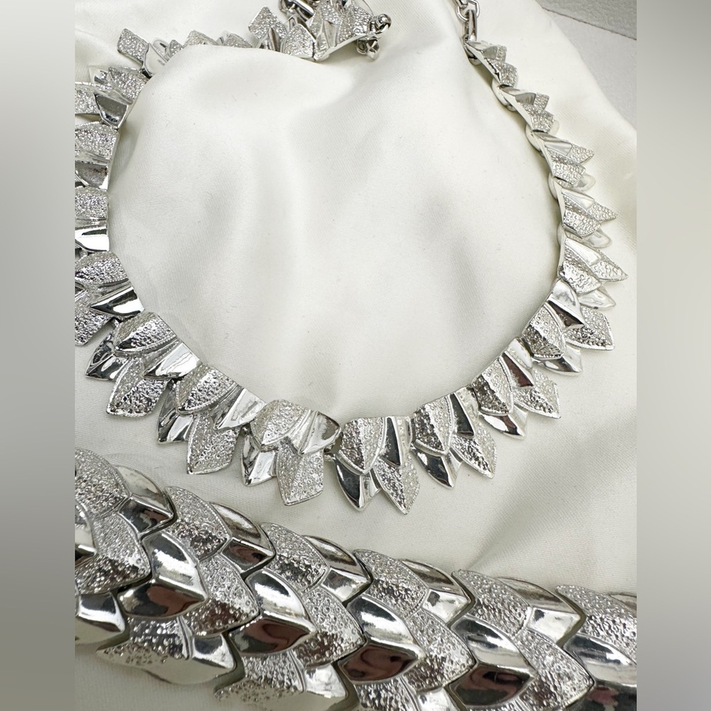 Vintage Coro rhodium plated necklace and bracelet set - Picture 5 of 6